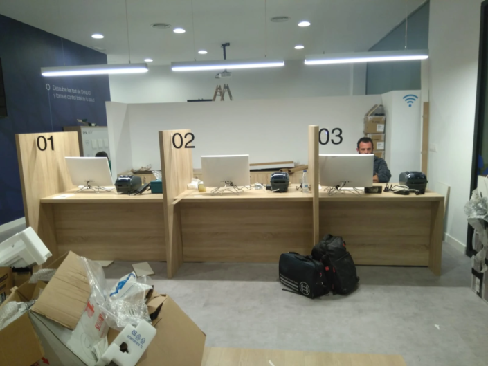 Sofá decorativo mobiliario. Mobiliario e Interiorismo Decoración de Locales Comerciales